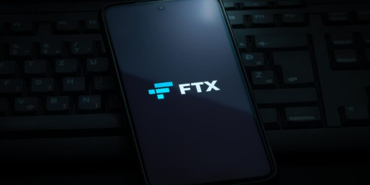 Fundador de FTX, Sam Bankman-Fried, sentenciado a 25 años por fraude criptográfico