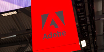 Adobe enfrenta una caída del 10% en sus acciones debido a pronósticos de ventas inferiores a lo esperado