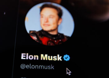 Elon Musk y X son demandados por más de $128 millones de dólares