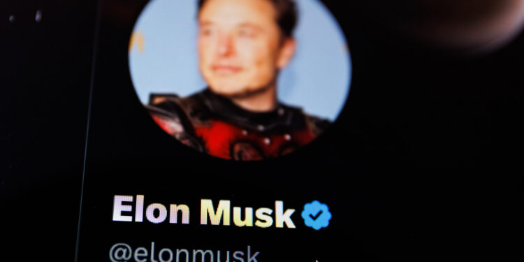 Elon Musk y X son demandados por más de $128 millones de dólares