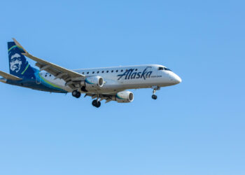 FBI Informa a Pasajeros de Alaska Airlines que podrían ser víctimas de un delito
