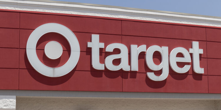 Target triunfa en la temporada navideña pero anticipa desafíos futuros