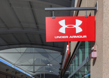 Under Armour enfrenta caída del 12% en acciones tras regreso de Kevin Plank como director ejecutivo