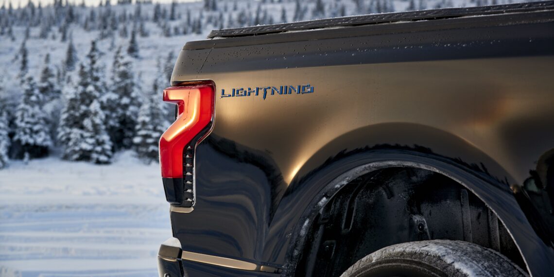 Ford reduce los precios de la F-150 Lightning eléctrica antes de reanudar los envíos