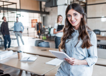 El empleo privado en Estados Unidos aceleró su crecimiento en marzo