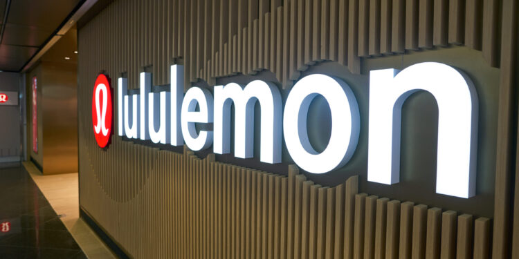 Lululemon cierra centro de distribución en Washington y despide empleados