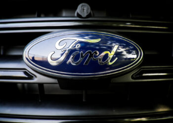 Ford retrasa lanzamiento de SUV eléctrico hasta 2027