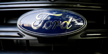 Ford retrasa lanzamiento de SUV eléctrico hasta 2027