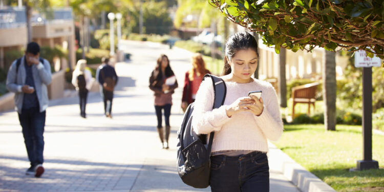 Cada vez más estudiantes se retiran de la Universidad: ¿Cuál es la razón?