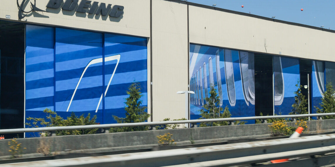 Acusaciones sobre malas prácticas de producción que afectan la seguridad en aviones Boeing 787 y 777