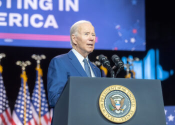 Joe Biden intensifica la presión sobre China y pide triplicar aranceles