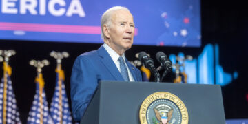 Joe Biden intensifica la presión sobre China y pide triplicar aranceles