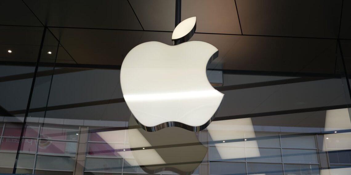 Apple retira WhatsApp y Threads de la App Store de China