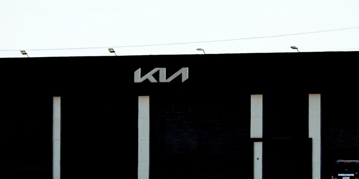 Kia retirará del mercado más de 427,000 vehículos que podrían rodar mientras están aparcados
