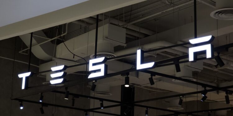 Tesla reduce el precio en uno de sus servicios insignia