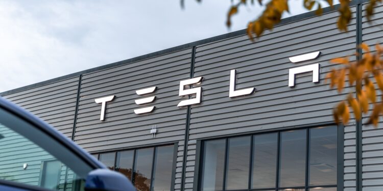 Acciones de Tesla inician semana sorprendiendo a la bolsa de valores