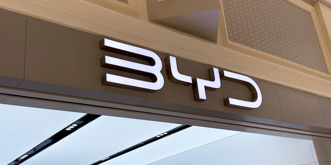 BYD cede nuevamente el liderazgo en ventas de vehículos eléctricos a Tesla