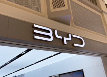 BYD cede nuevamente el liderazgo en ventas de vehículos eléctricos a Tesla