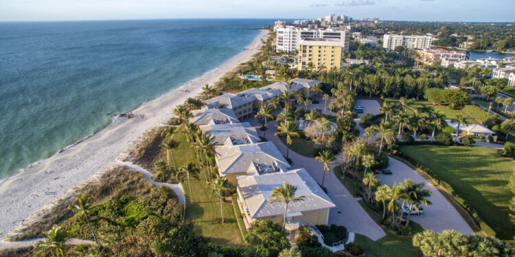 Salarios de $150,000 dólares para amas de llaves en Palm Beach