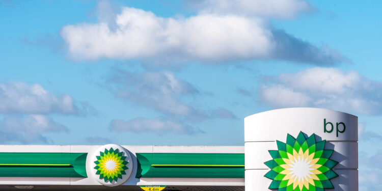 BP reporta caída en las ganancias del primer trimestre