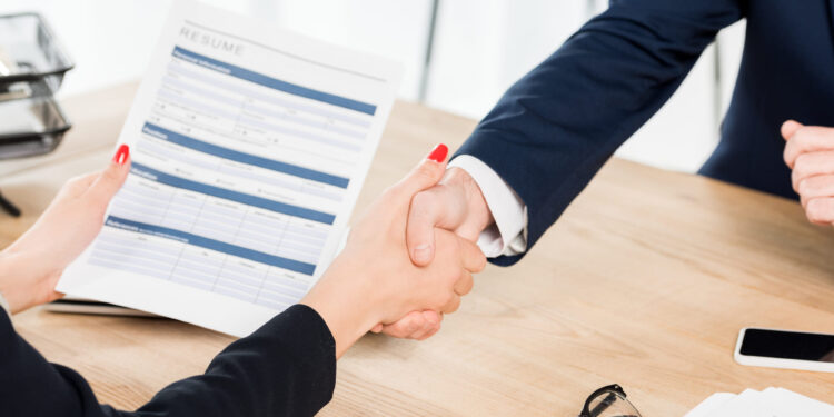 Consejos para elaborar un currículum ganador, según una ex-reclutadora de Nvidia