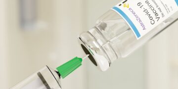 Astrazeneca anuncia retirada global de su vacuna contra el covid-19 debido a la baja demanda