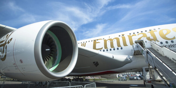 Emirates anuncia ganancias récord y una ambiciosa expansión