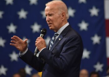 La administración Biden condonará $7,700 millones de dólares en préstamos estudiantiles