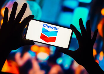 Accionistas de Hess aprueban fusión con Chevron en medio de disputa con Exxon