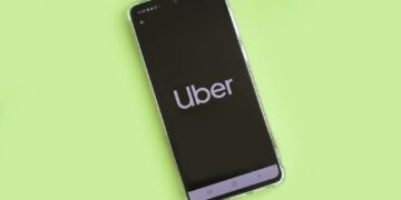 Uber informa pérdida neta inesperada en medio de un crecimiento moderado de ingresos
