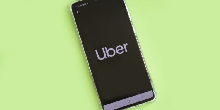 Uber informa pérdida neta inesperada en medio de un crecimiento moderado de ingresos