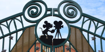 Acciones de Disney caen un 10% luego de informar una orientación suave