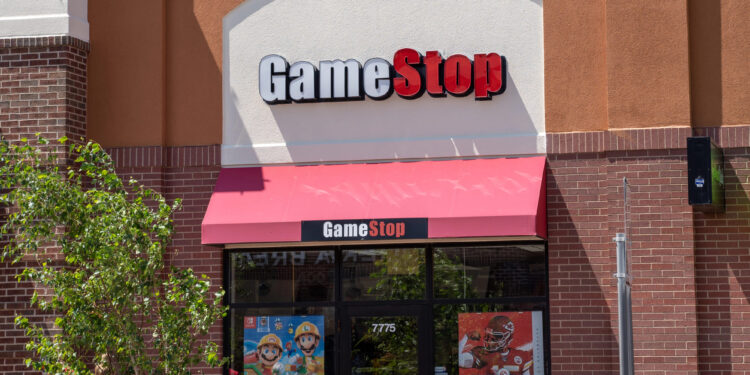 GameStop sufre fuerte caída en sus acciones tras informe de ganancias y transmisión de Roaring Kitty