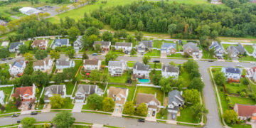 Precios altos y estancamiento en el mercado inmobiliario de Estados Unidos