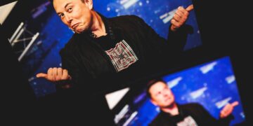 Elon Musk matiza sus críticas a anunciantes y reafirma su compromiso con la libertad de expresión