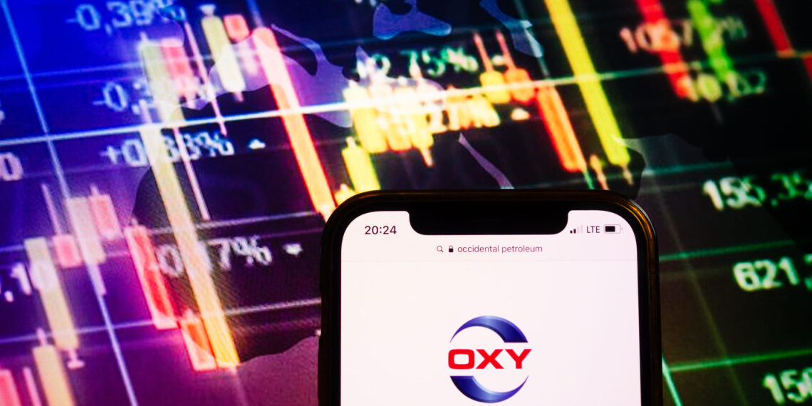 Warren Buffett incrementa su participación en Occidental a casi el 29%