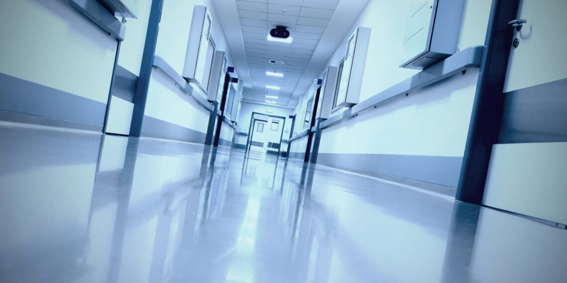 Los 5 principales remordimientos al final de la vida, según una ex profesional de cuidados paliativos