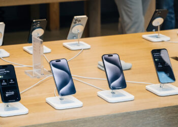 Acciones de Apple alcanzaron récord tras presentación de nuevas funcionalidades de IA