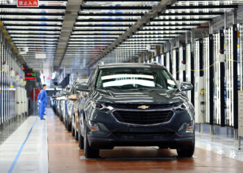 Acciones de GM caen un 6% pese a superar expectativas del segundo trimestre