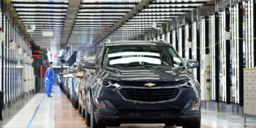 Acciones de GM caen un 6% pese a superar expectativas del segundo trimestre