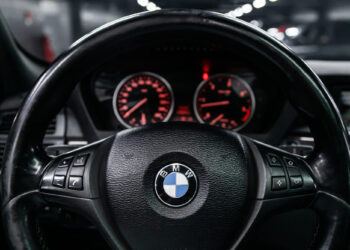 BMW retira 390,000 vehículos por problemas graves en airbags de marca Takata