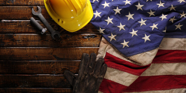 EE.UU. añade 206,000 empleos en junio y desempleo sube al 4.1%