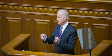 Crisis en el partido demócrata, donantes millonarios amenazan con retirar apoyo si no cambian a Biden