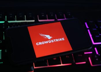 Cómo una falla en actualización de CrowdStrike causó un apagón informático global