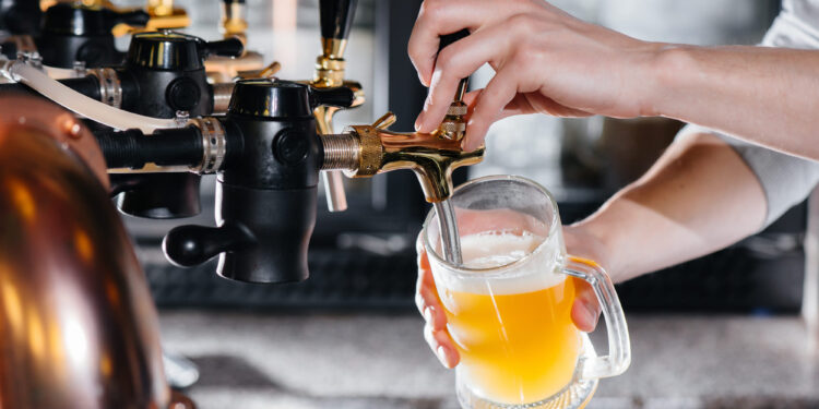 Athletic Brewing Company recauda $50 millones de dólares para consolidar su expansión