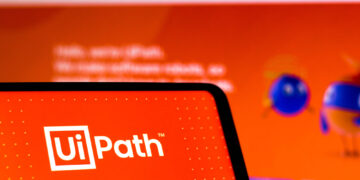 UiPath anuncia recorte del 10% en su fuerza laboral en medio de reestructuración