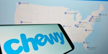 Acciones de Chewy cayeron a medida que disminuye el impulso de la nueva participación de Roaring Kitty