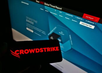 Las acciones de CrowdStrike continúan cayendo luego de la interrupción global de servicio tecnológico