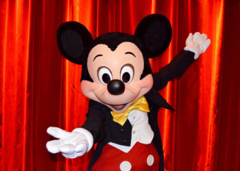 Empleados de Disneyland votan por huelga que sería la primera en 40 años