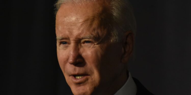 Biden podría reconsiderar su candidatura si surge una “condición médica”
